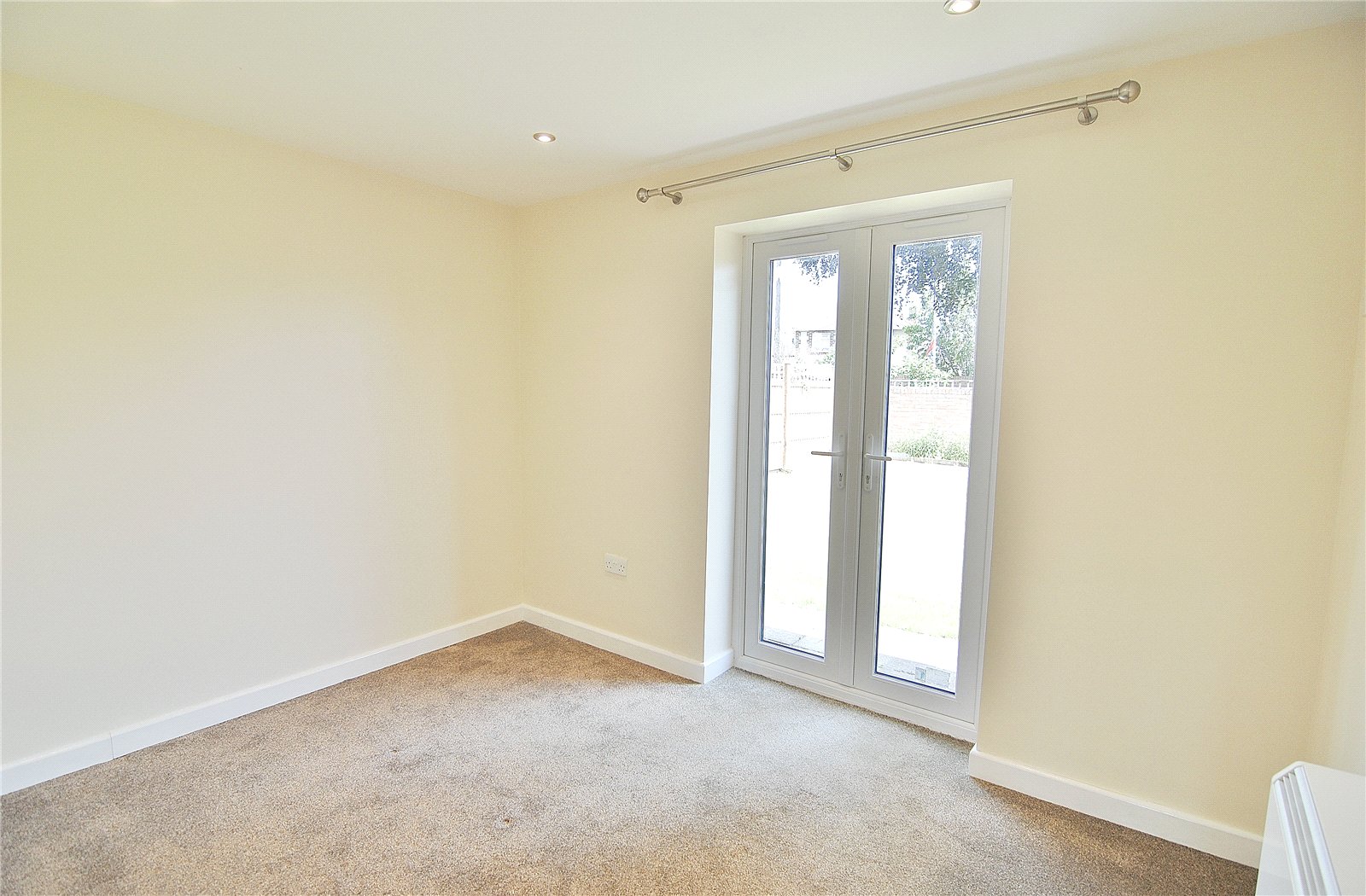 2 bedroom Bungalow for sale in Cainscross, Stroud, Gloucestershire