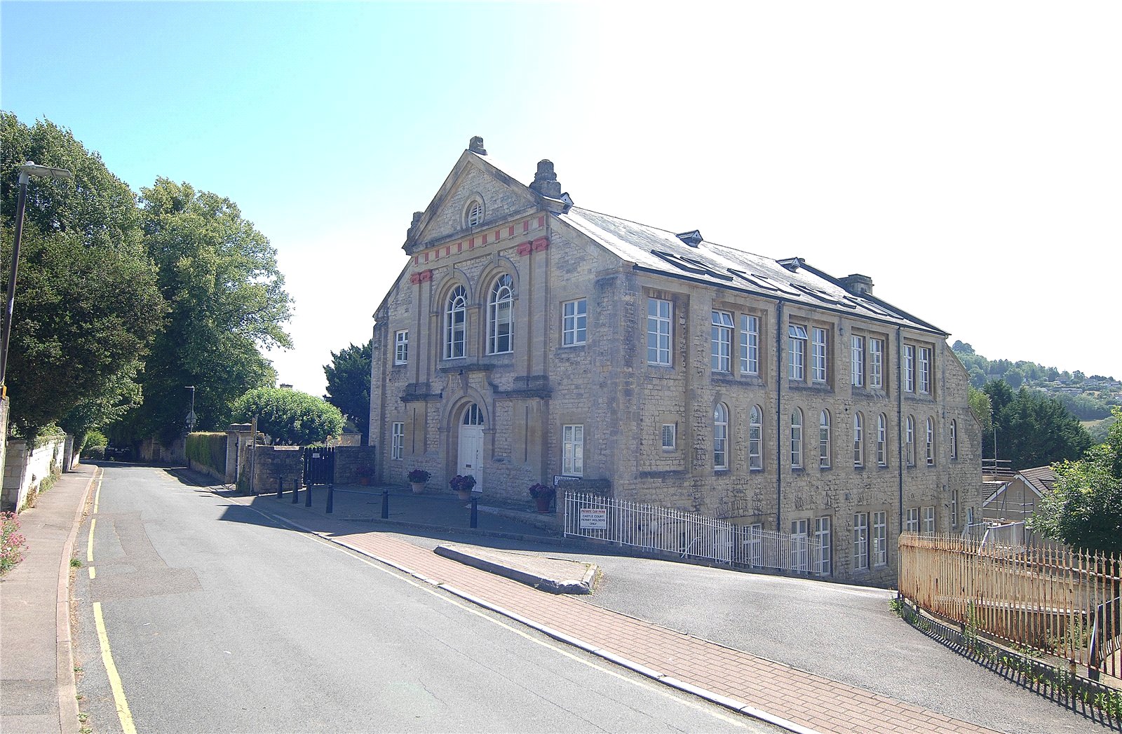 2 bedroom Flat to let in Stroud, Gloucestershire