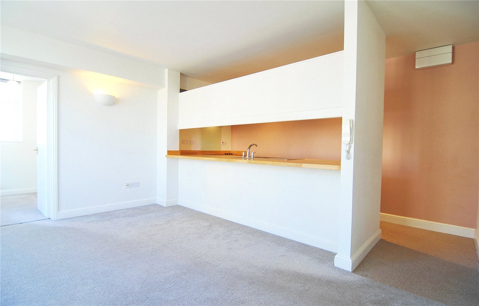2 bedroom Flat to let in Stroud, Gloucestershire