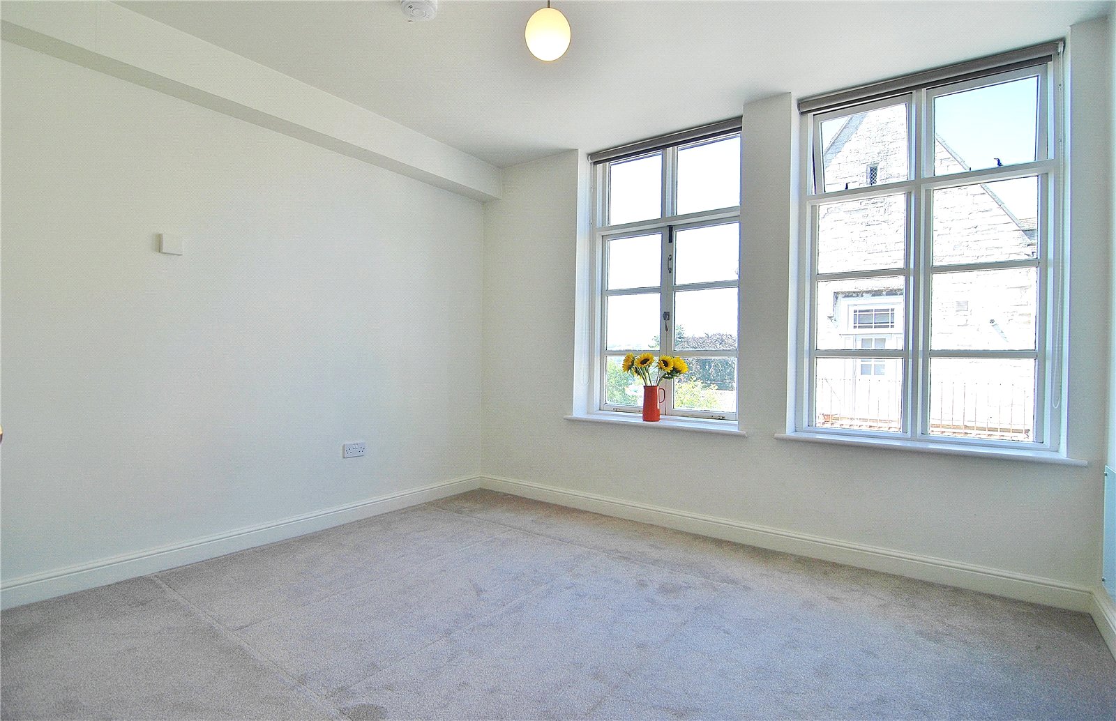 2 bedroom Flat to let in Stroud, Gloucestershire
