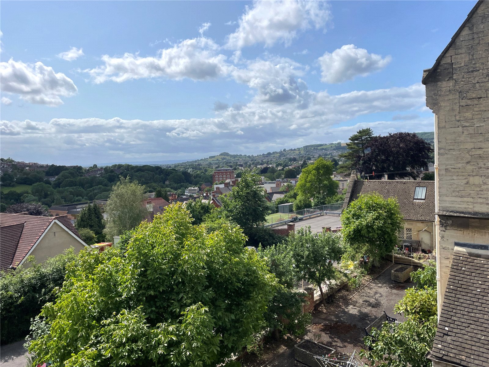 2 bedroom Flat to let in Stroud, Gloucestershire