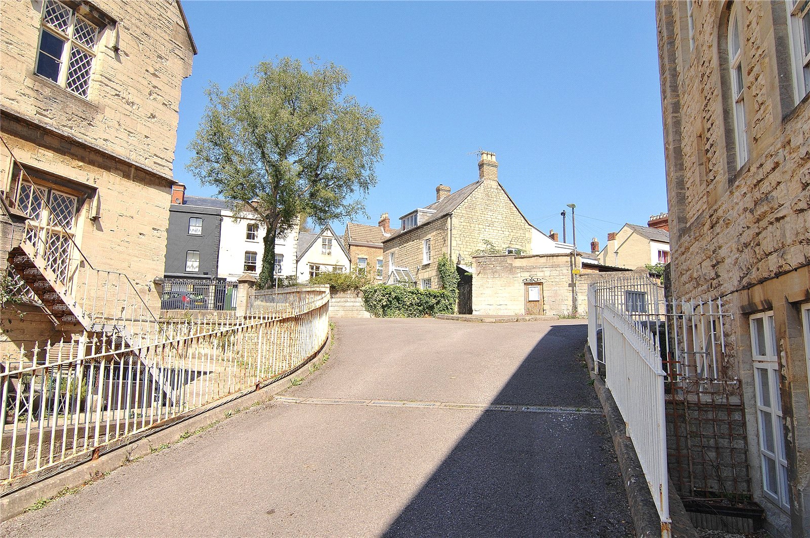 2 bedroom Flat to let in Stroud, Gloucestershire