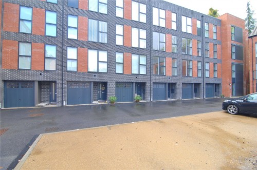 Bath Road, Woodchester, Stroud