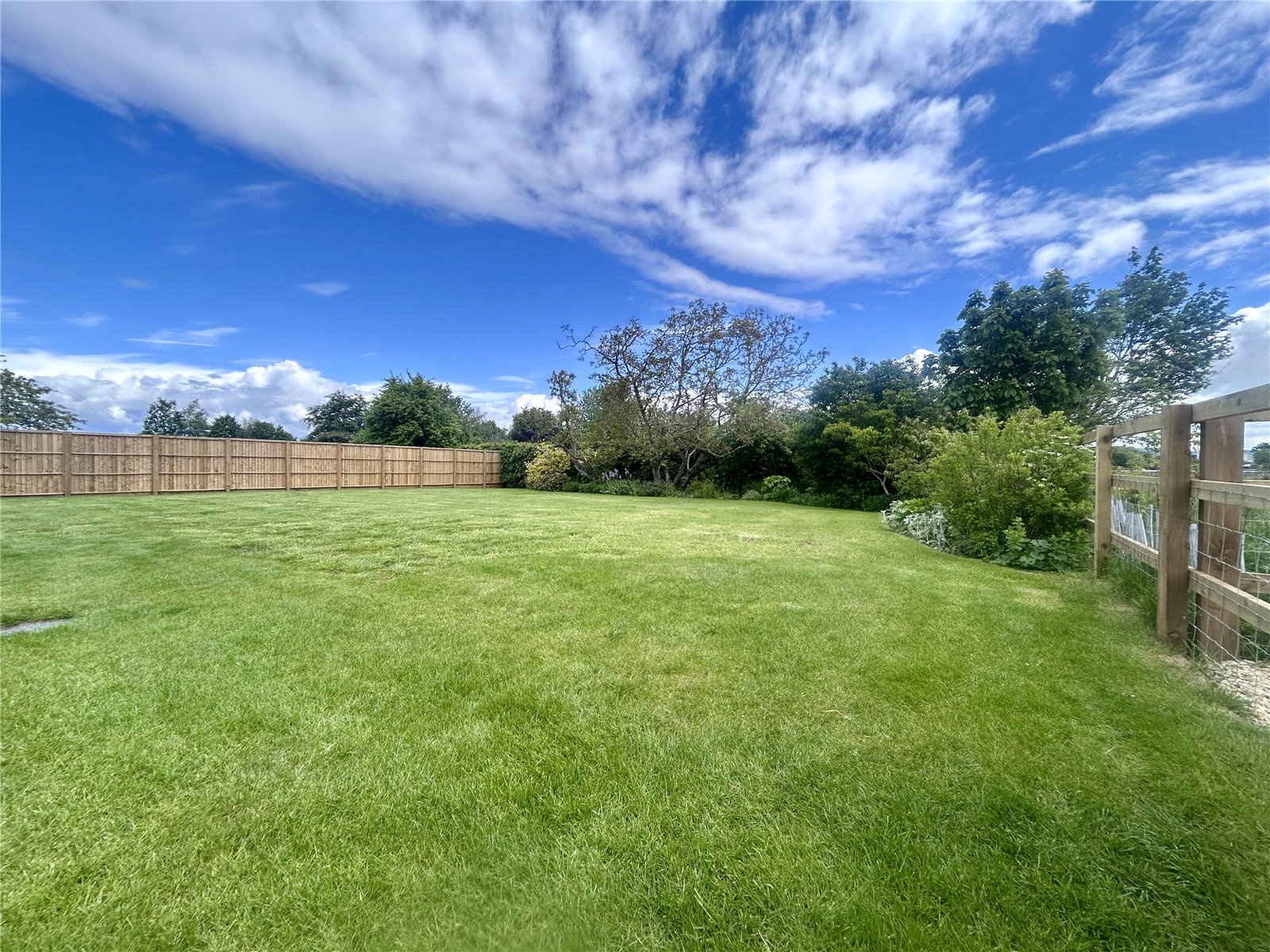 3 bedroom House to let in Moreton Valence, Gloucester, Gloucestershire