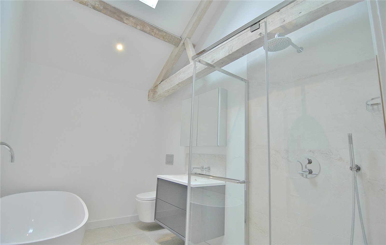 3 bedroom House to let in Moreton Valence, Gloucester, Gloucestershire