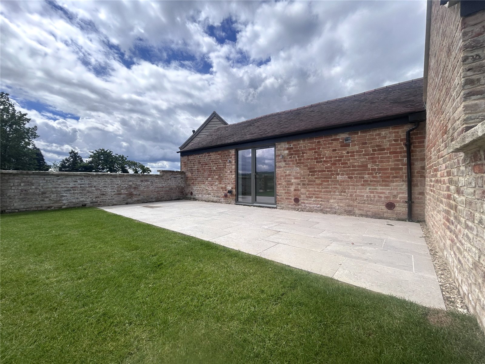 3 bedroom House to let in Moreton Valence, Gloucester, Gloucestershire