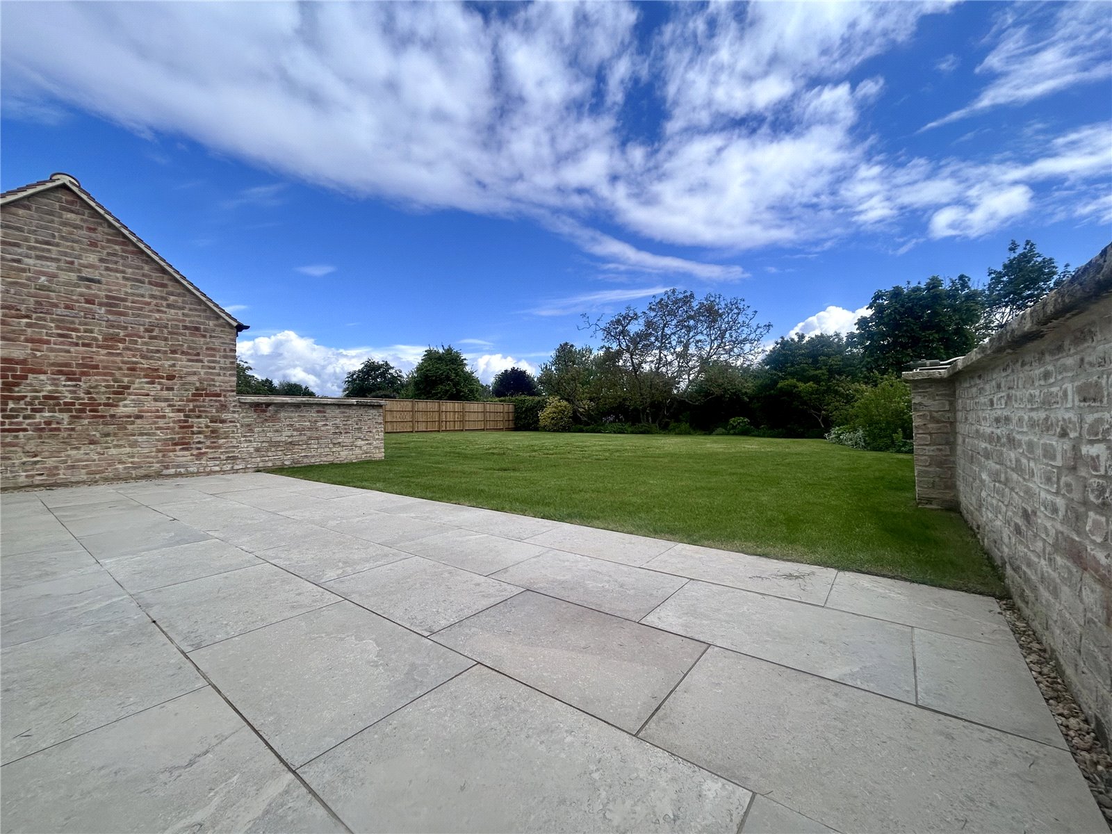 3 bedroom House to let in Moreton Valence, Gloucester, Gloucestershire