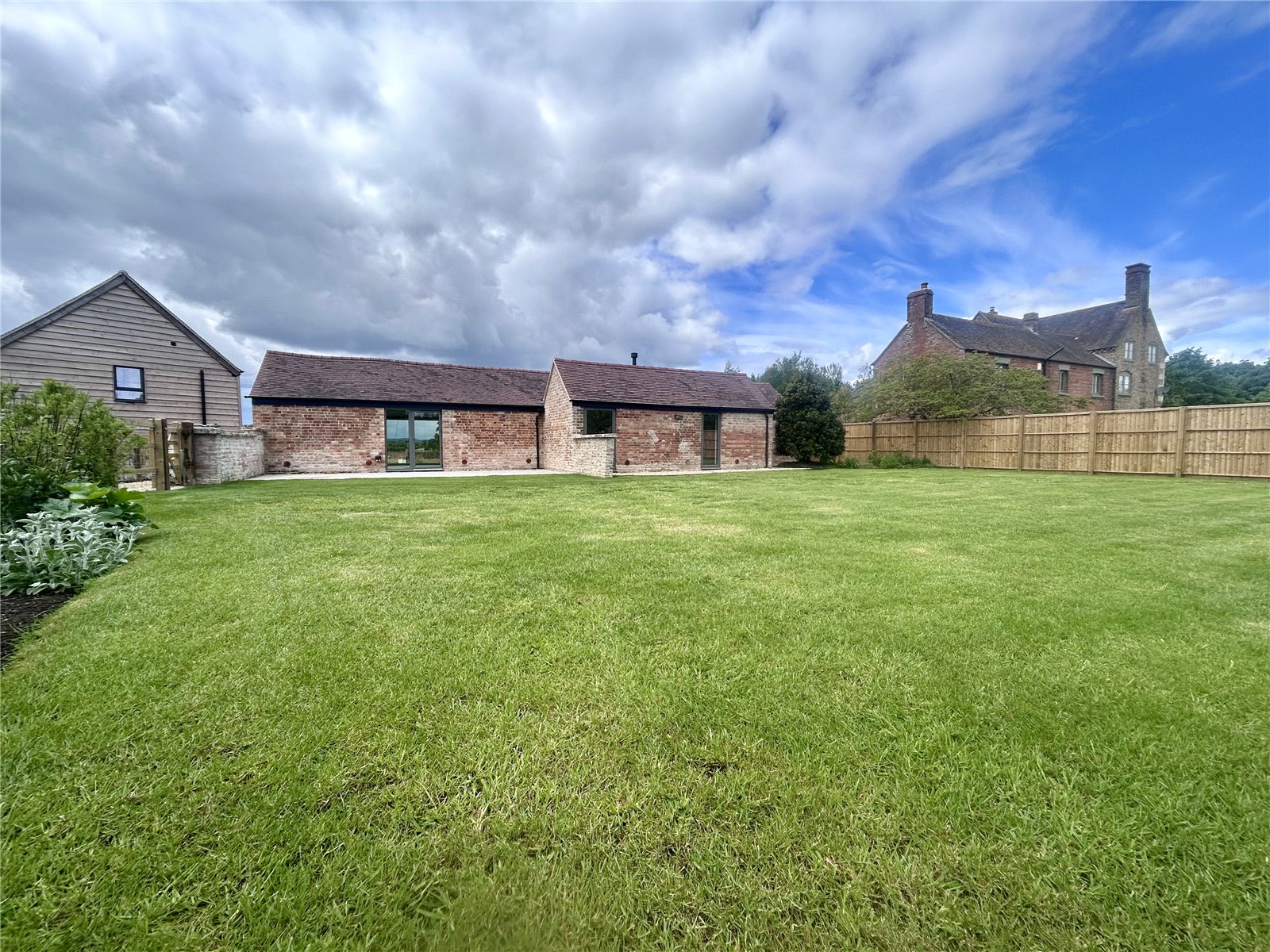 3 bedroom House to let in Moreton Valence, Gloucester, Gloucestershire