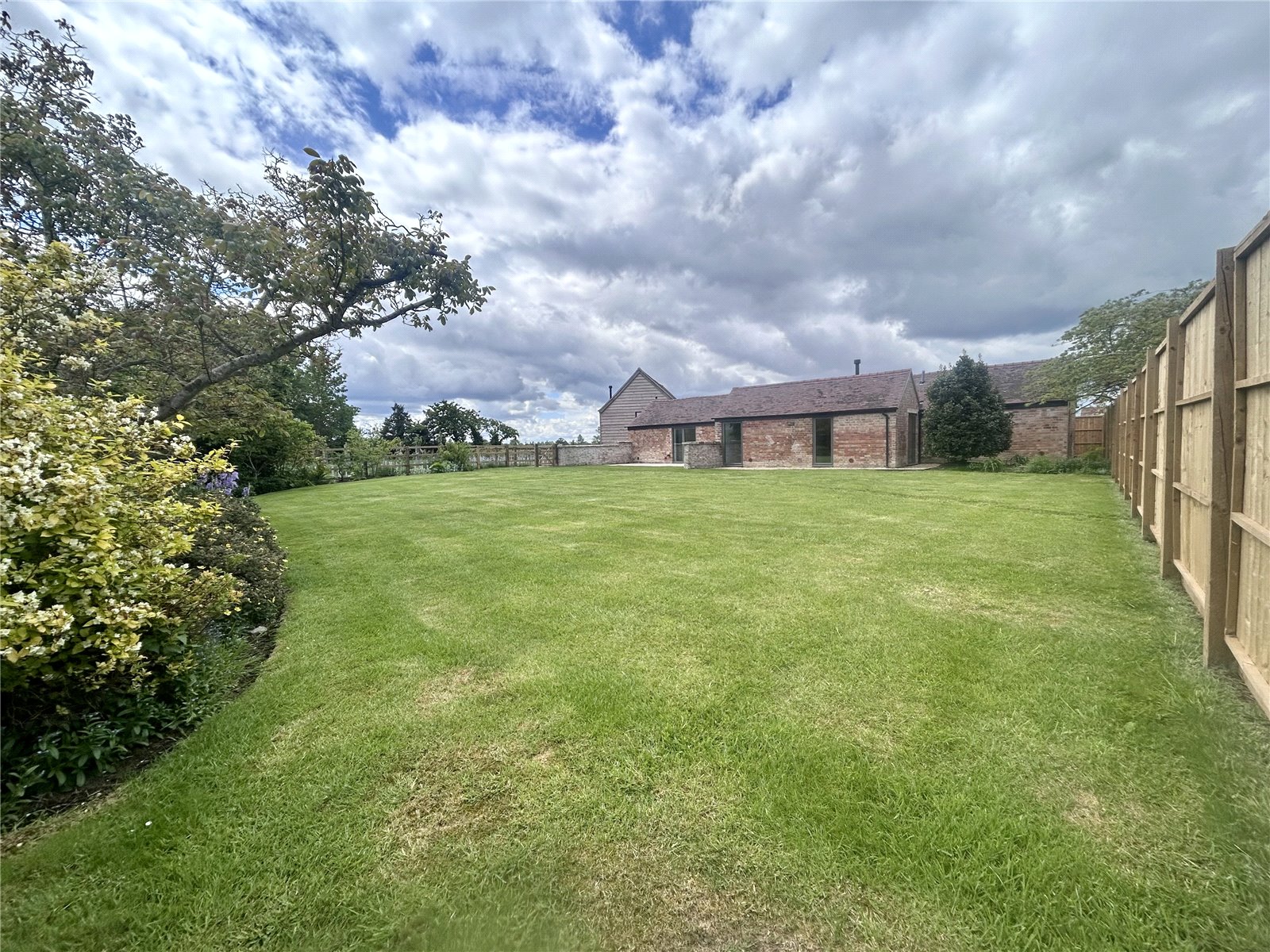 3 bedroom House to let in Moreton Valence, Gloucester, Gloucestershire