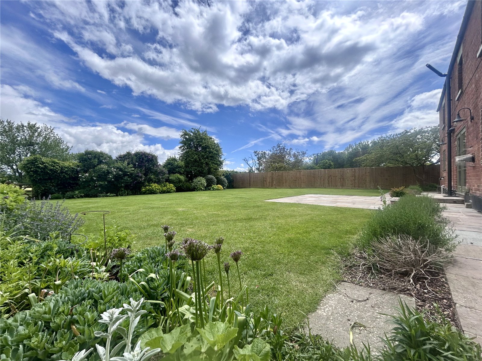 6 bedroom House to let in Moreton Valence, Gloucester, Gloucestershire
