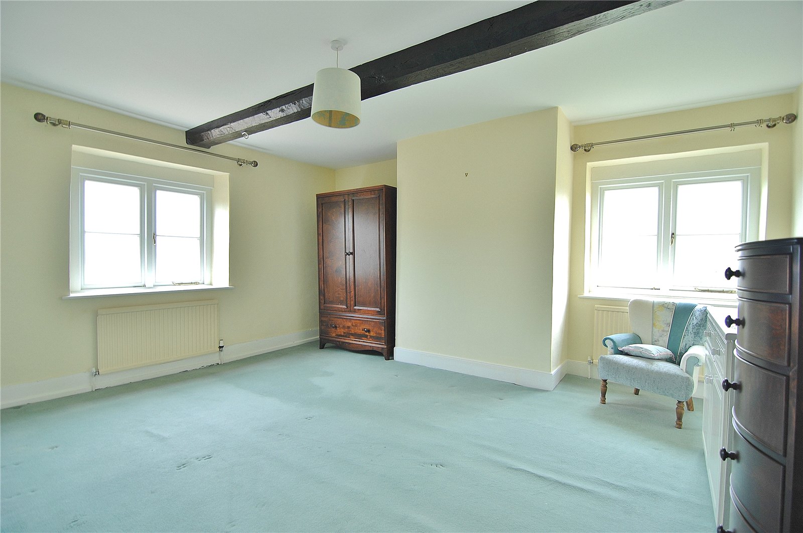 6 bedroom House to let in Moreton Valence, Gloucester, Gloucestershire