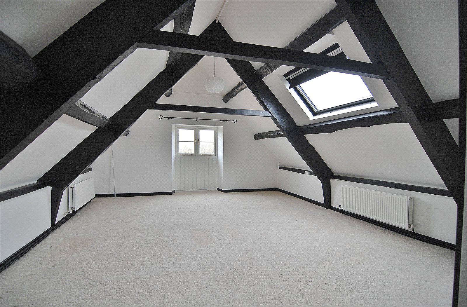 6 bedroom House to let in Moreton Valence, Gloucester, Gloucestershire