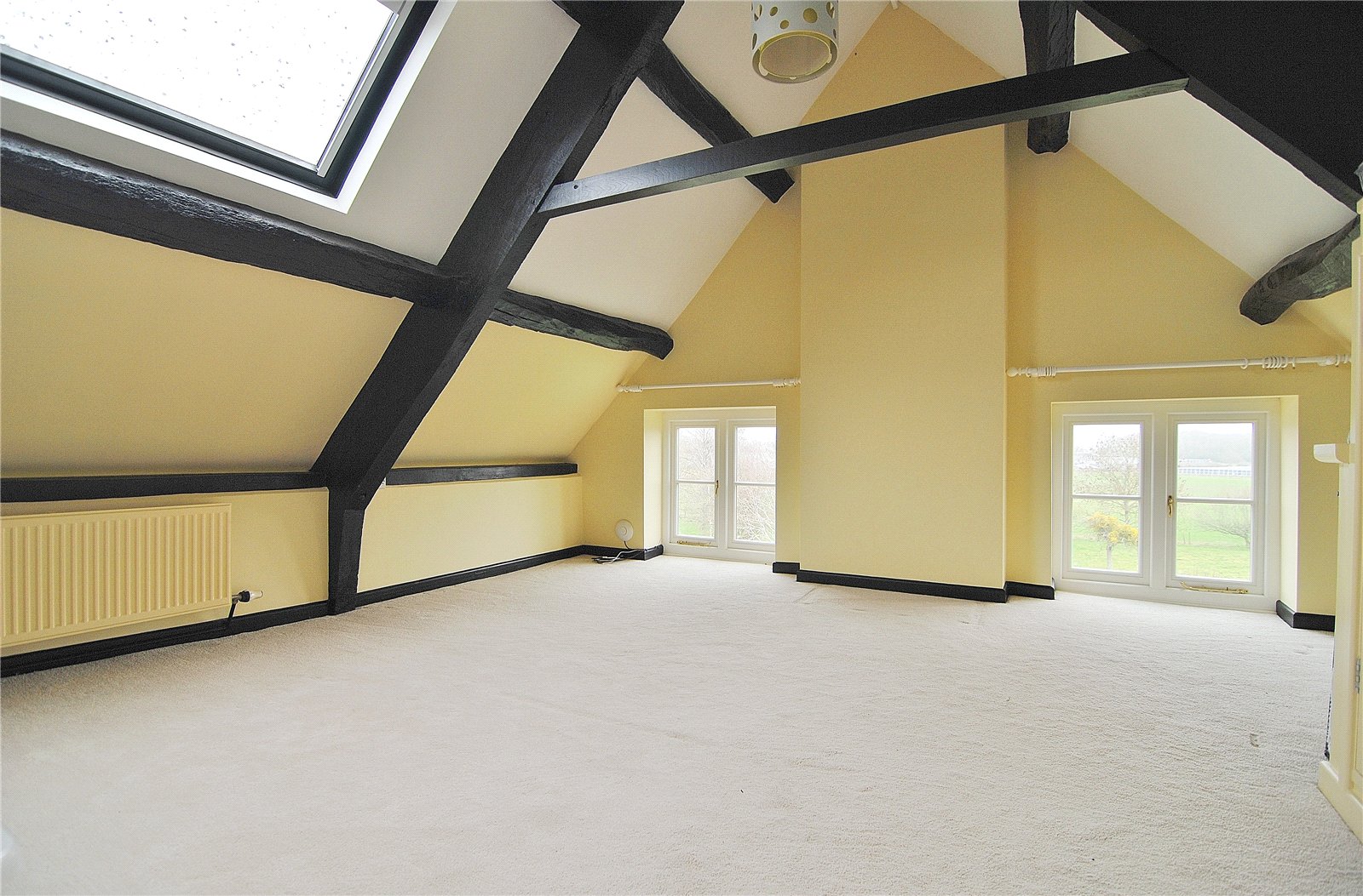 6 bedroom House to let in Moreton Valence, Gloucester, Gloucestershire