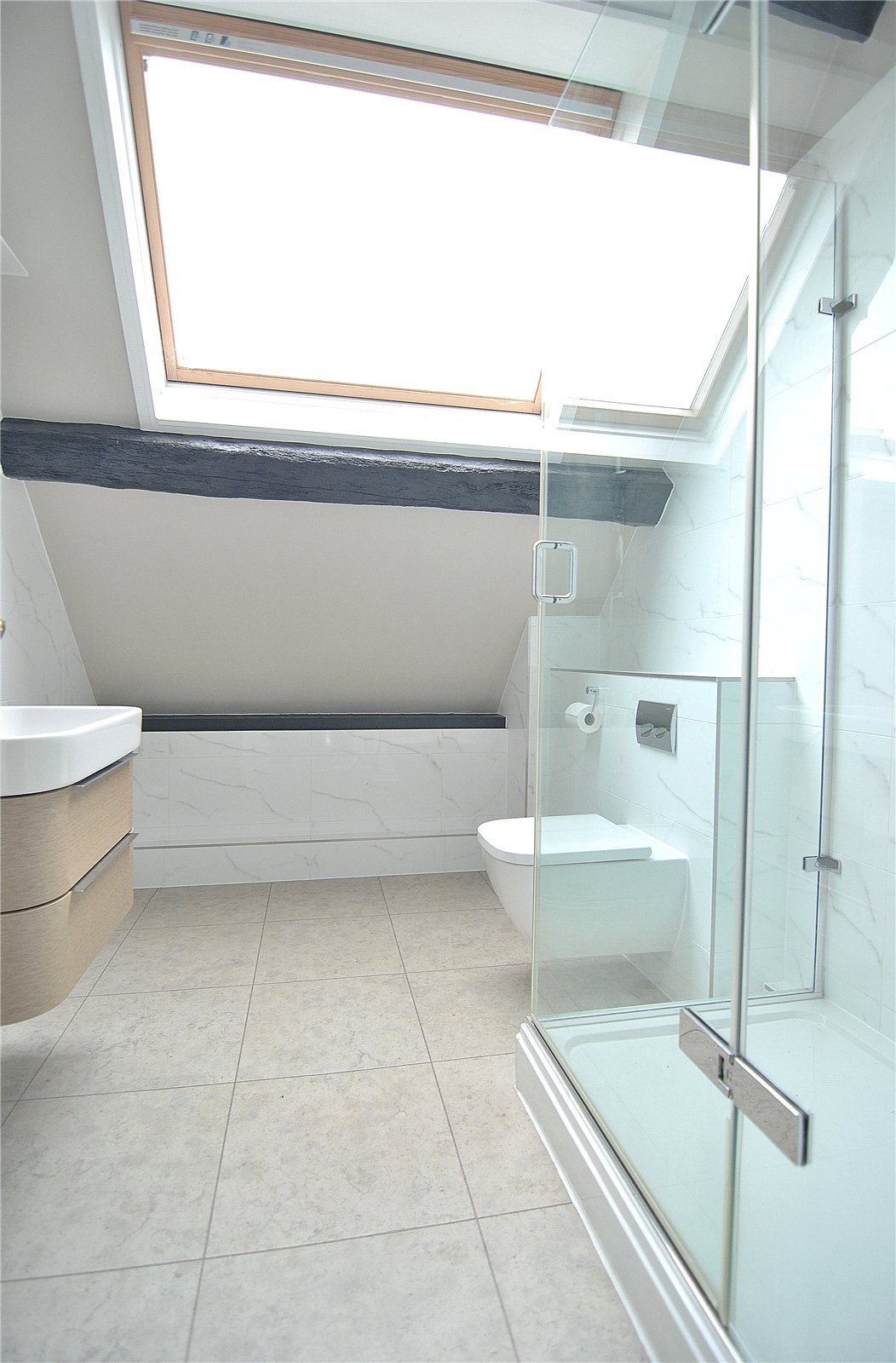 6 bedroom House to let in Moreton Valence, Gloucester, Gloucestershire
