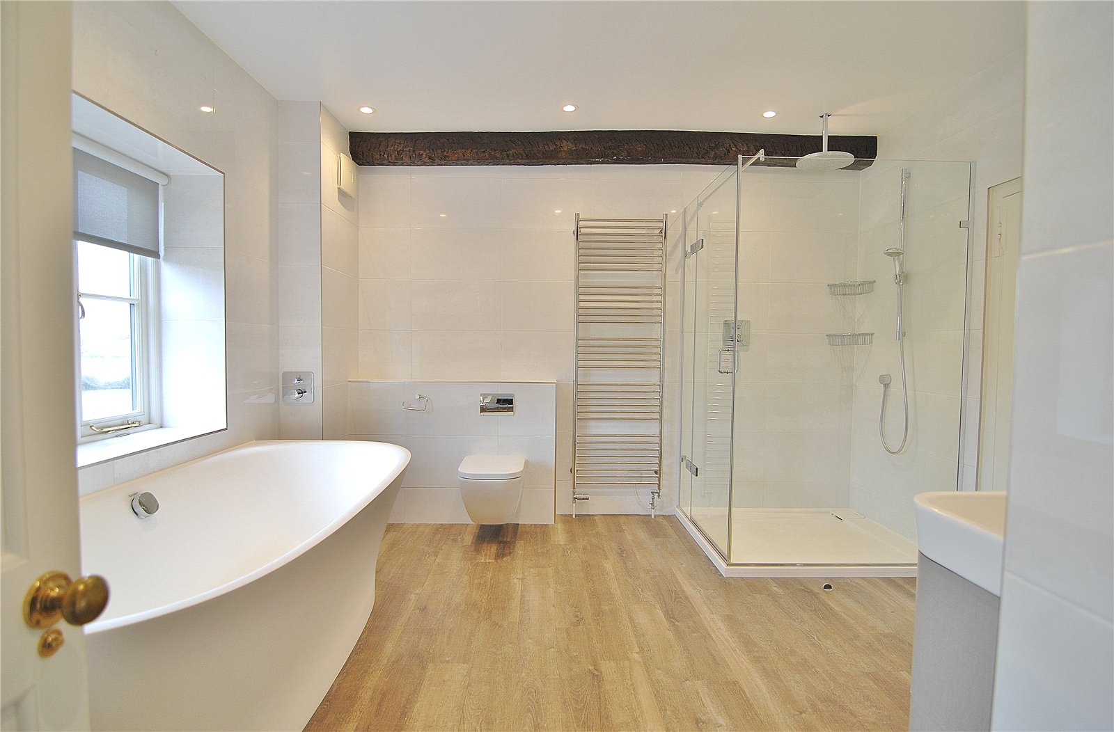6 bedroom House to let in Moreton Valence, Gloucester, Gloucestershire