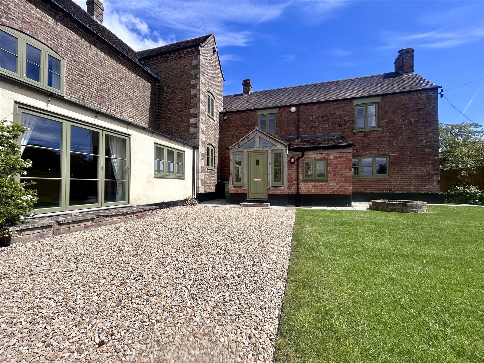 6 bedroom House to let in Moreton Valence, Gloucester, Gloucestershire