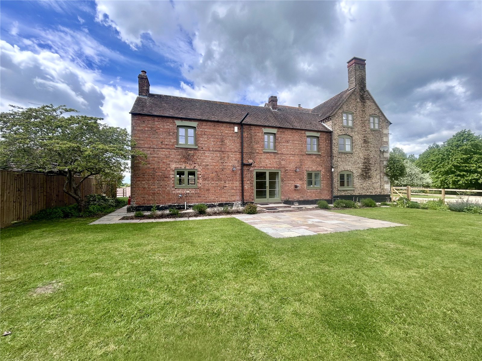 6 bedroom House to let in Moreton Valence, Gloucester, Gloucestershire