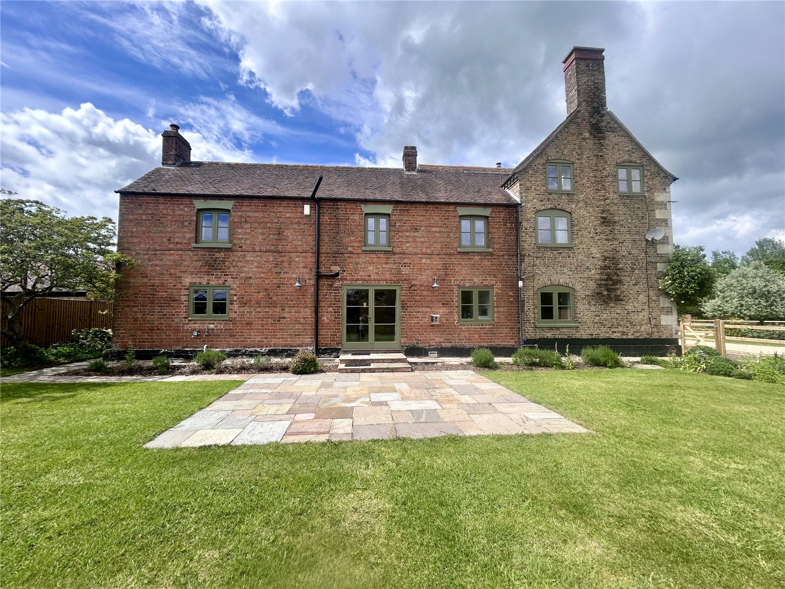 6 bedroom House to let in Moreton Valence, Gloucester, Gloucestershire