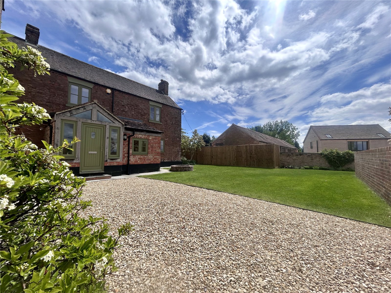 6 bedroom House to let in Moreton Valence, Gloucester, Gloucestershire