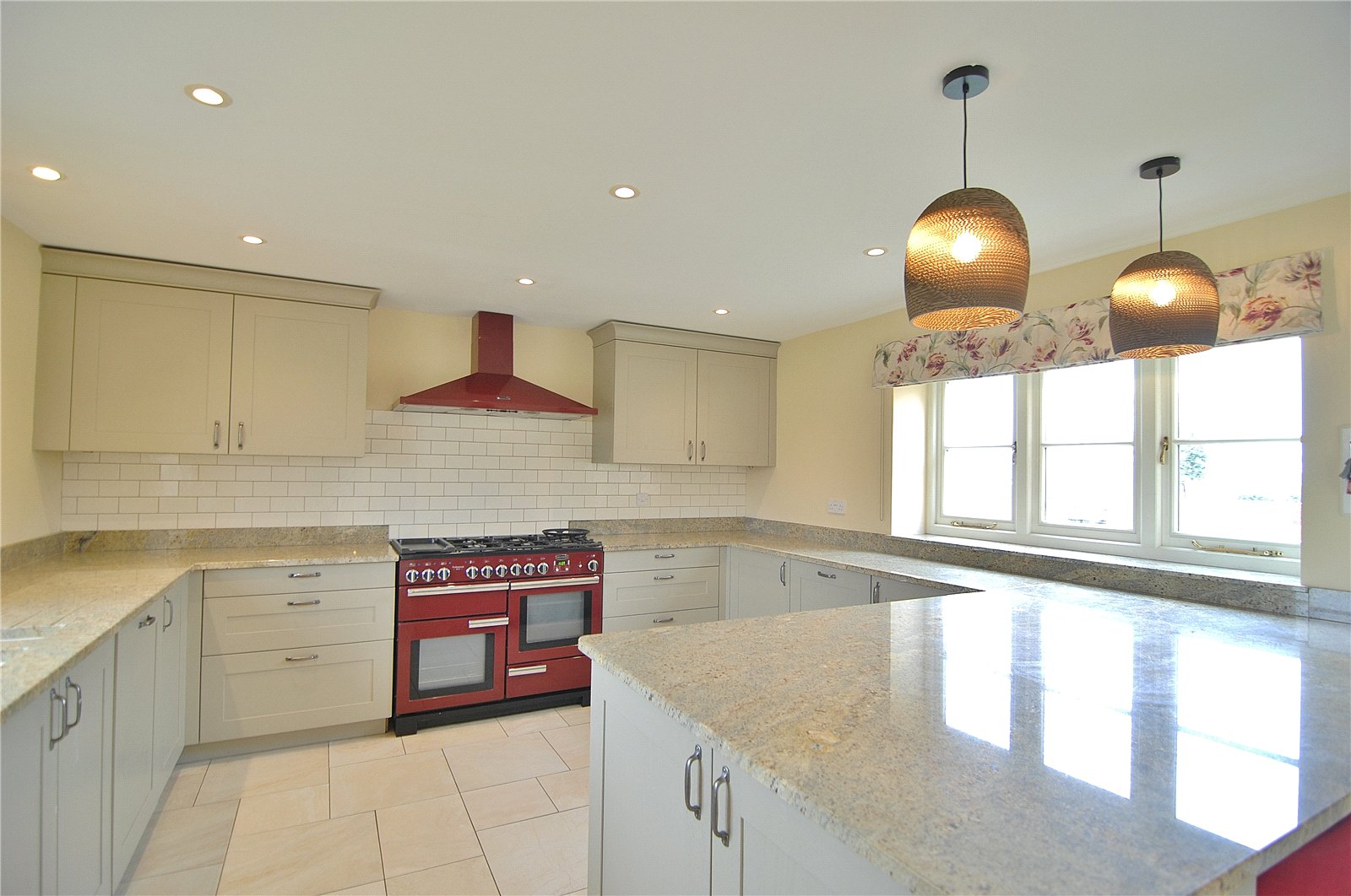 6 bedroom House to let in Moreton Valence, Gloucester, Gloucestershire