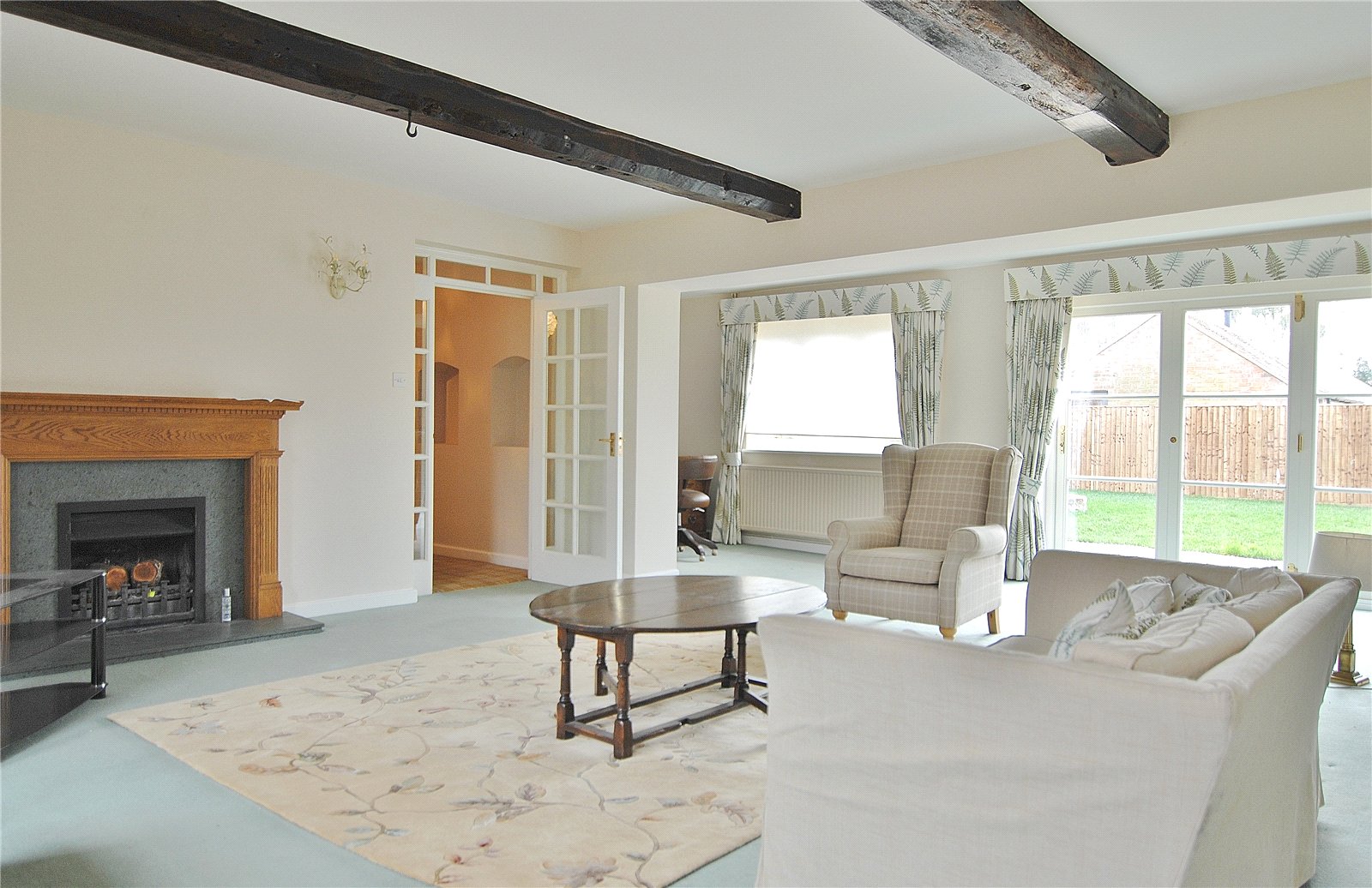 6 bedroom House to let in Moreton Valence, Gloucester, Gloucestershire