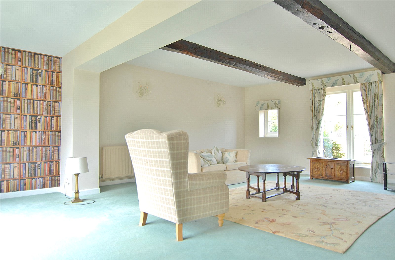 6 bedroom House to let in Moreton Valence, Gloucester, Gloucestershire