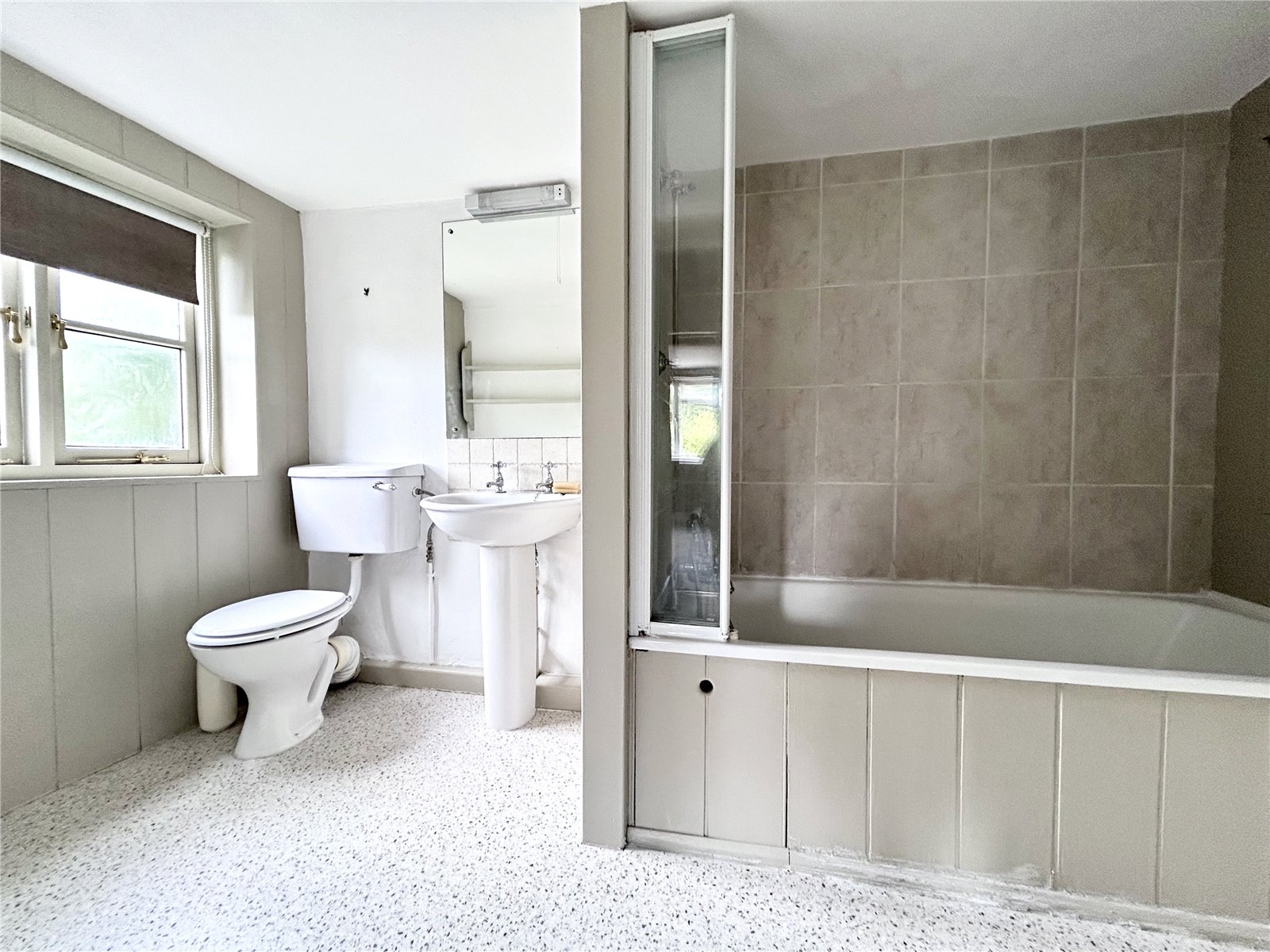 2 bedroom House to let in Kings Stanley, Stonehouse, Gloucestershire