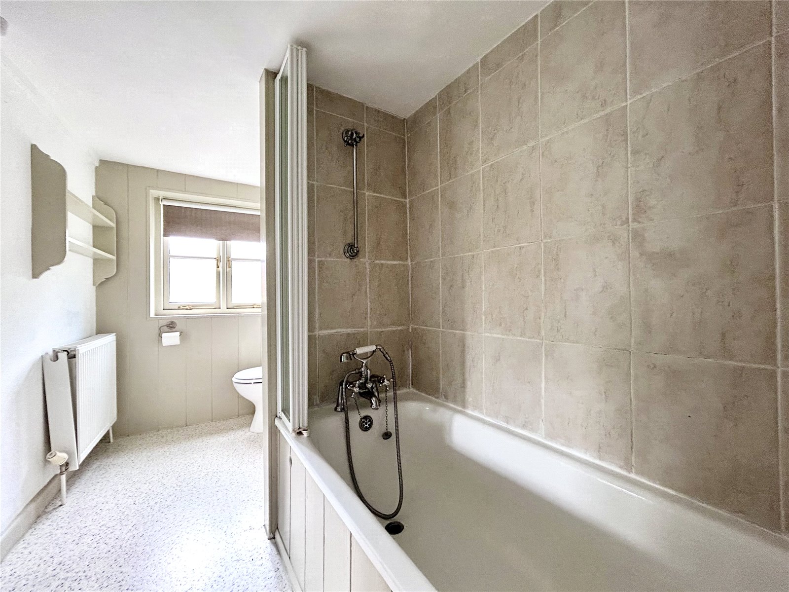 2 bedroom House to let in Kings Stanley, Stonehouse, Gloucestershire
