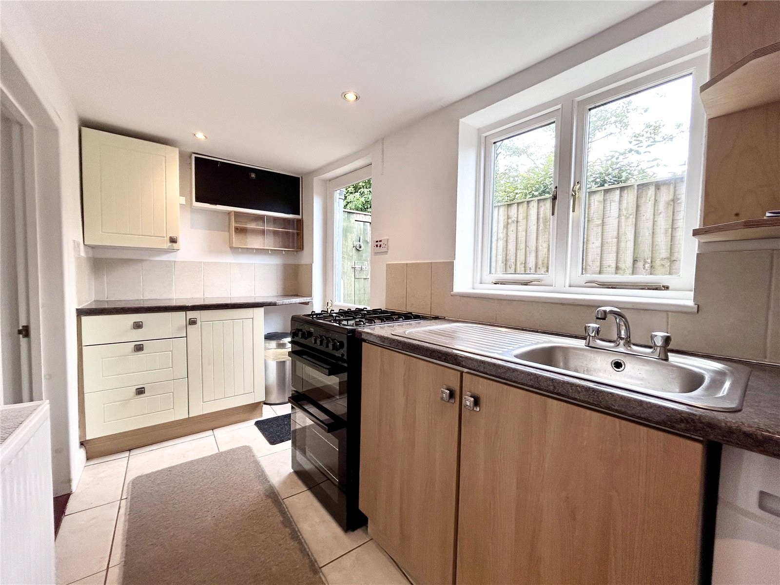 2 bedroom House to let in Kings Stanley, Stonehouse, Gloucestershire