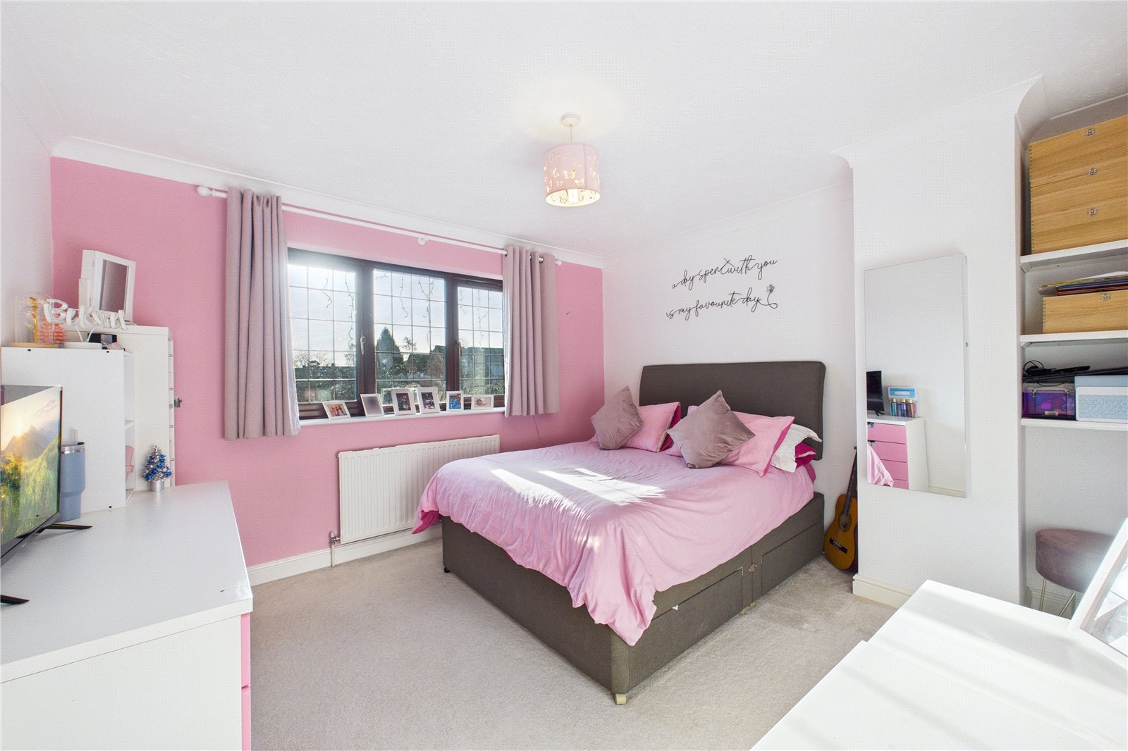 5 bedroom House for sale in Franklin Avenue, Tadley, Hampshire