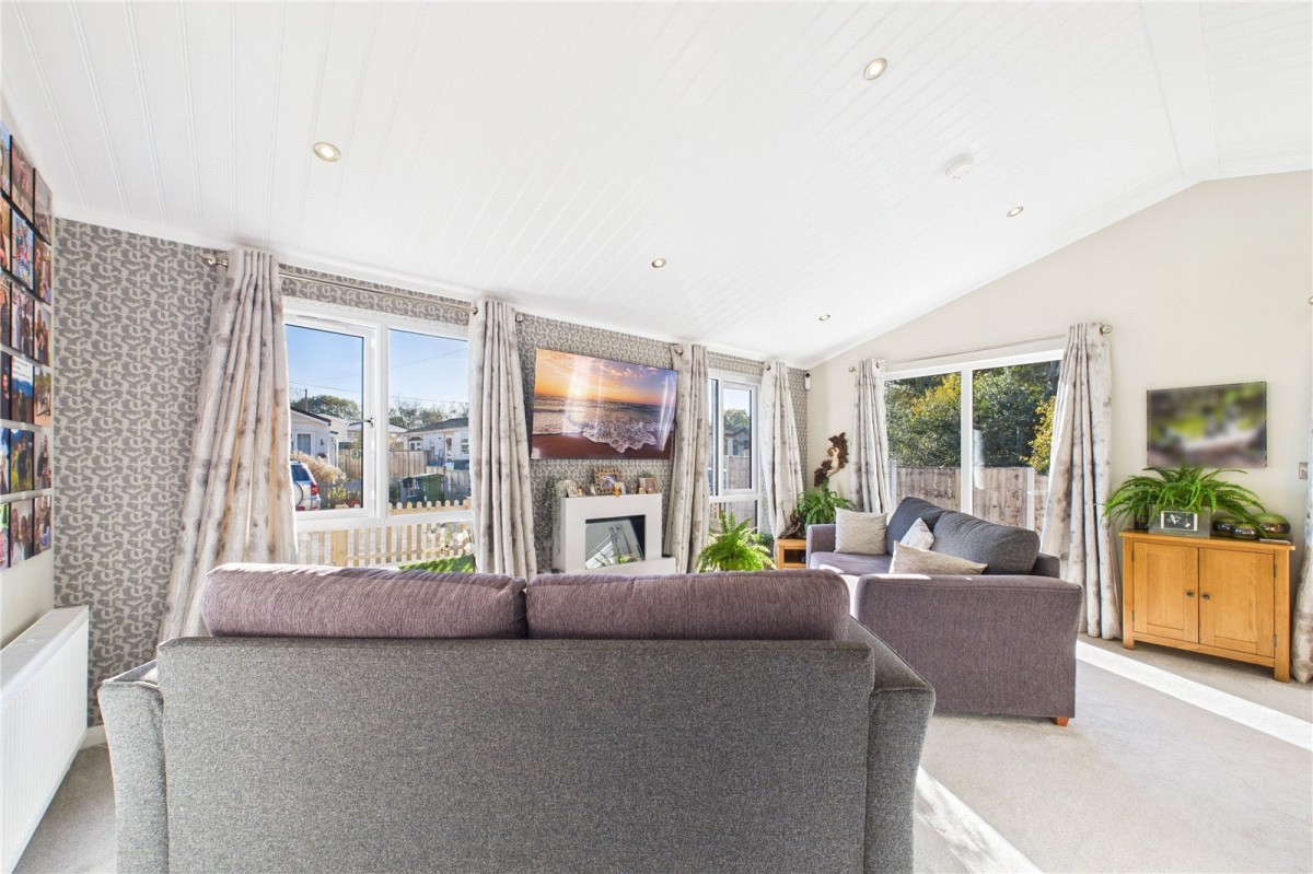 Ravenswing Park, Aldermaston, Reading