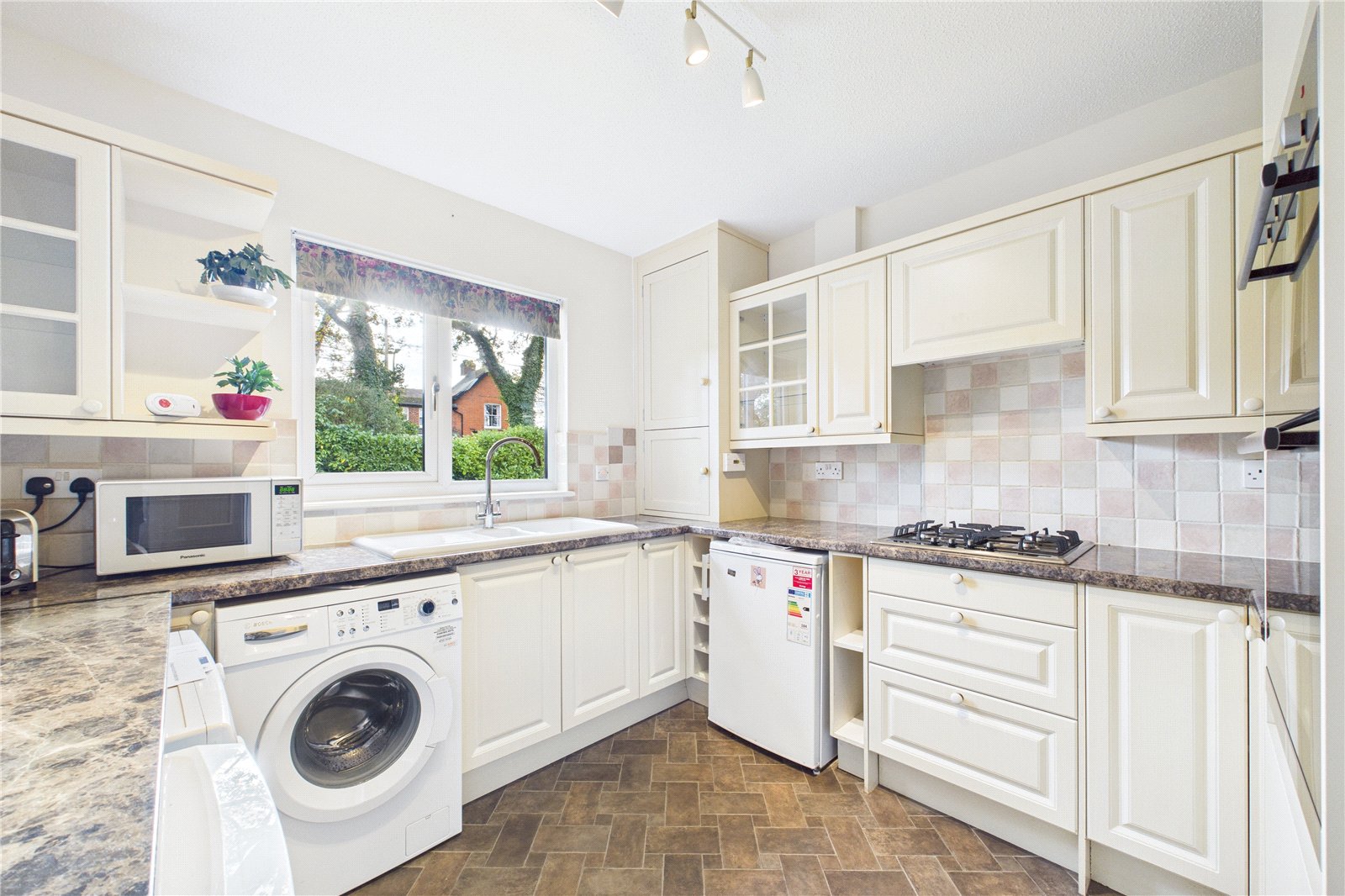 2 bedroom Bungalow for sale in Silchester Road, Pamber Heath, Tadley
