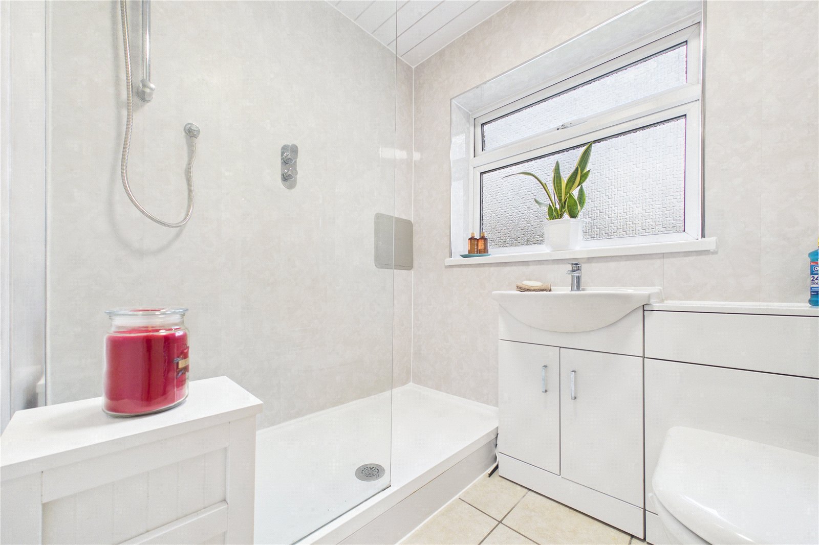 2 bedroom Flat for sale in Tadley, Hampshire