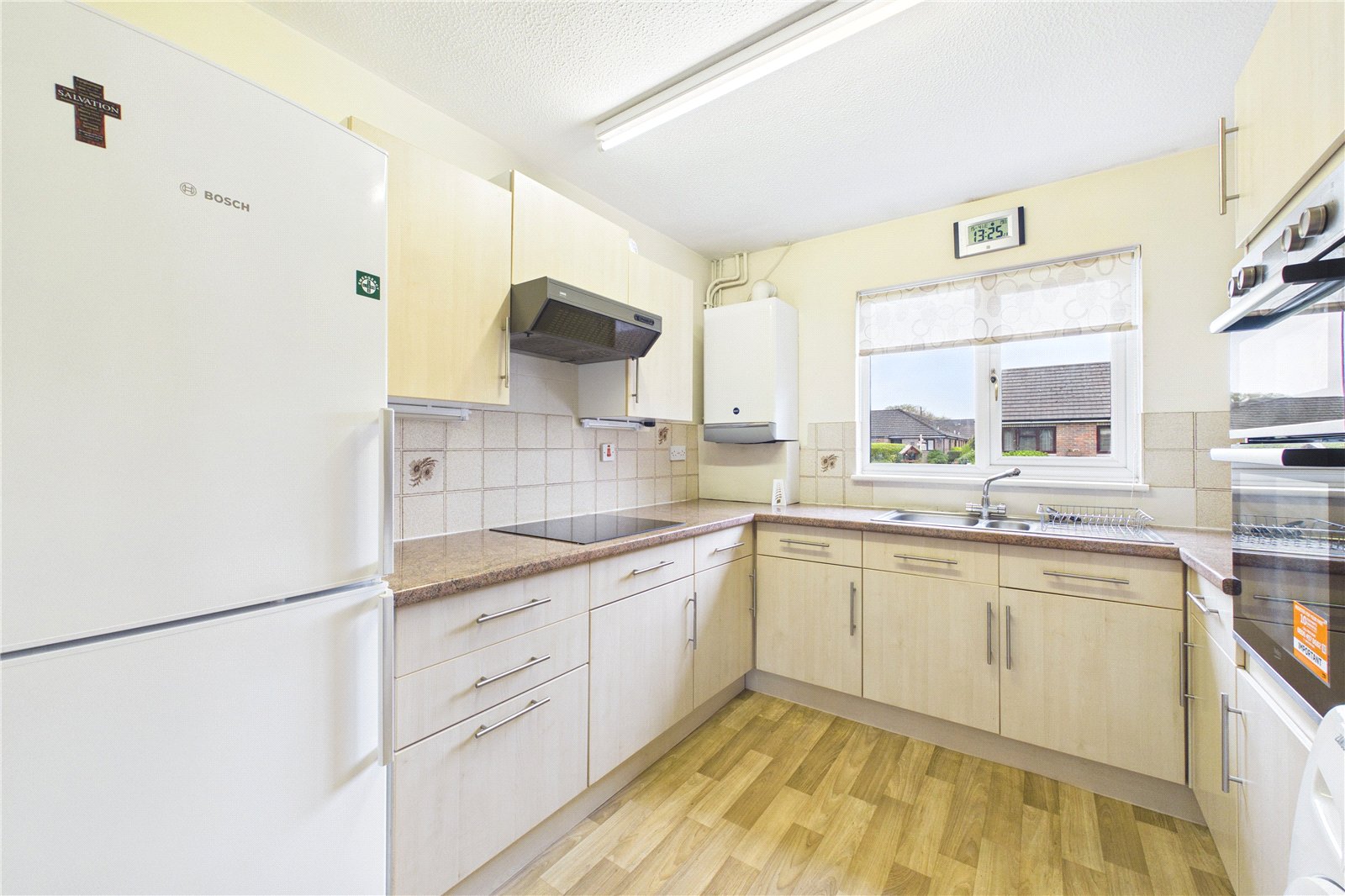 2 bedroom Bungalow for sale in Silchester Road, Pamber Heath, Tadley
