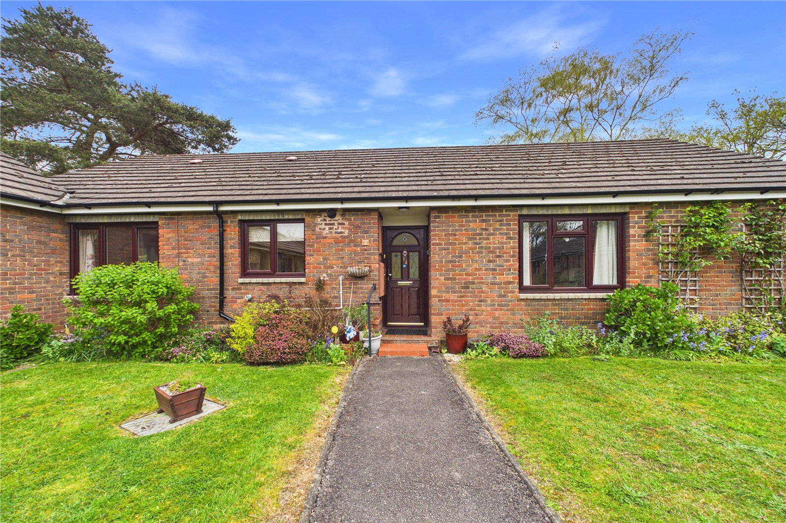 2 bedroom Bungalow for sale in Silchester Road, Pamber Heath, Tadley