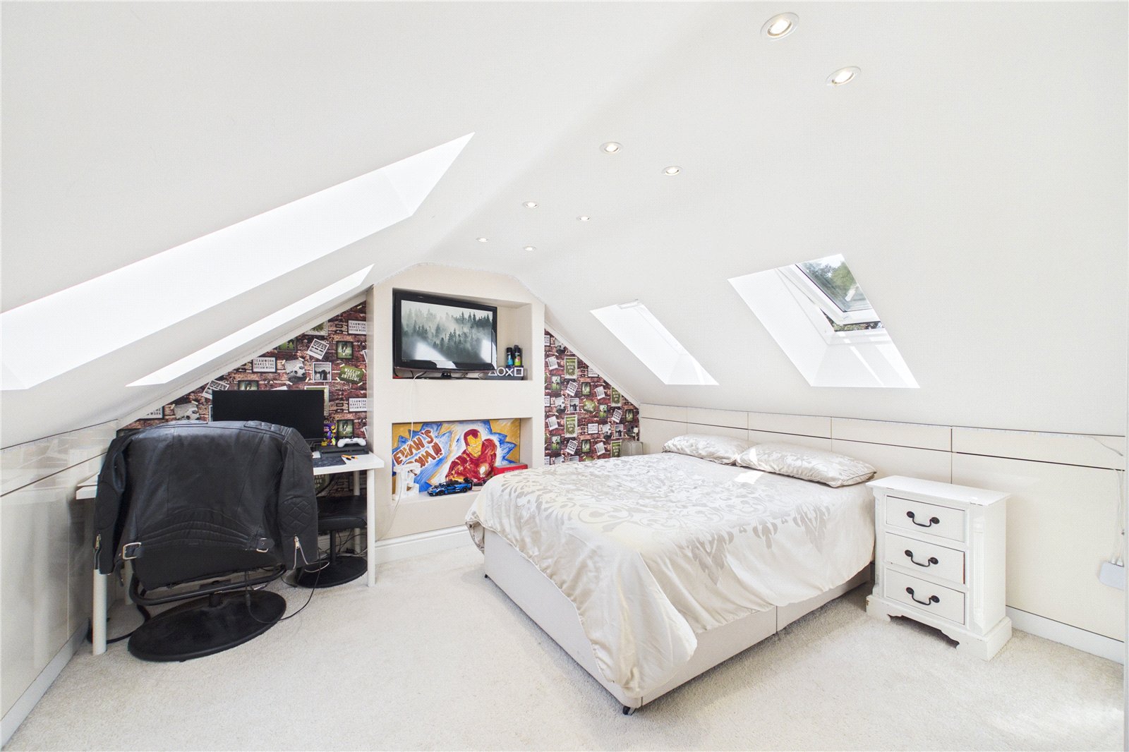 4 bedroom House for sale in Tadley, Hampshire