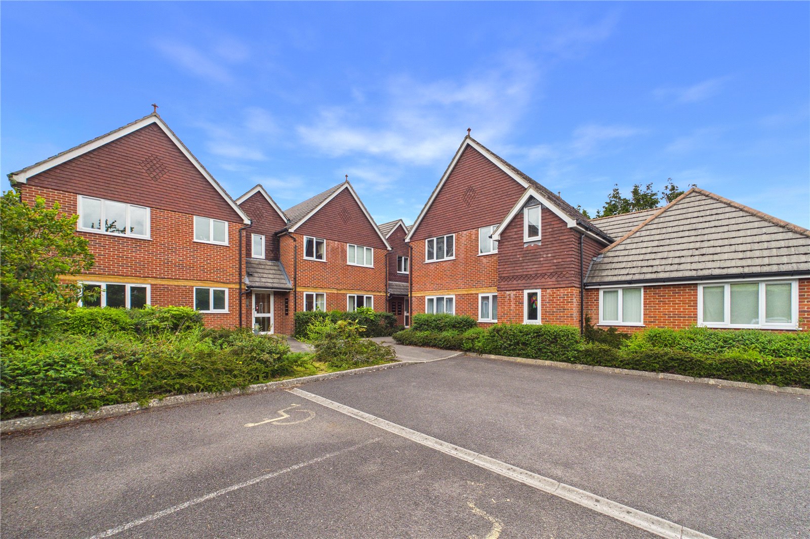 2 bedroom Flat for sale in Baughurst, Tadley, Hampshire