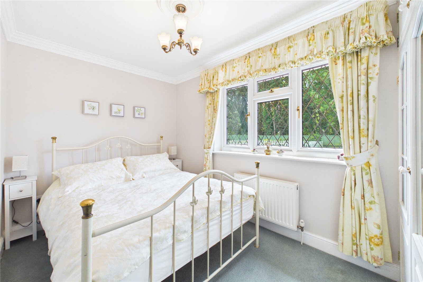 4 bedroom Bungalow for sale in Pamber Green, Tadley, Hampshire