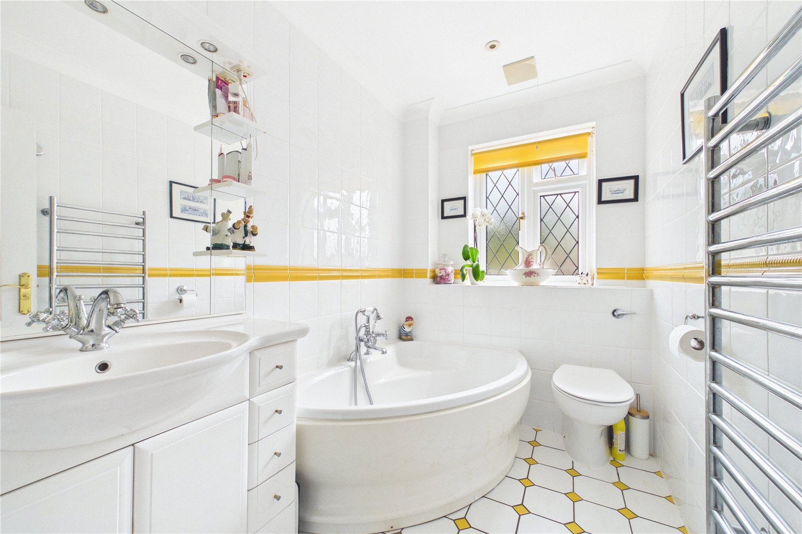 4 bedroom Bungalow for sale in Pamber Green, Tadley, Hampshire