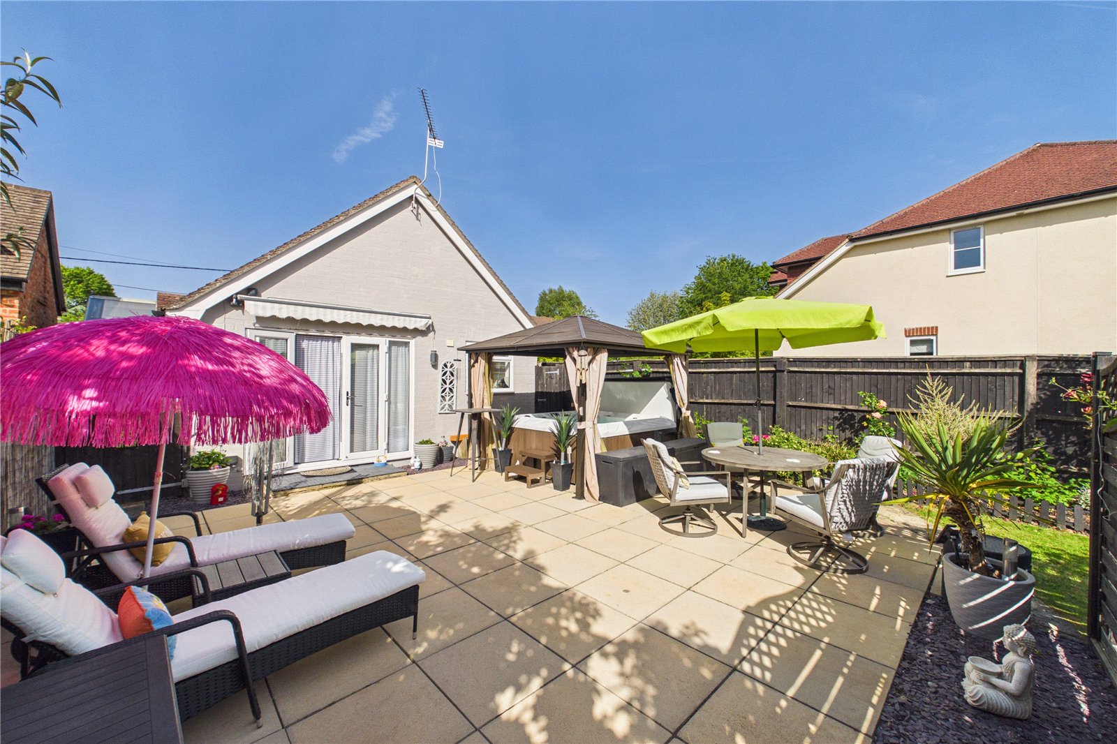 2 bedroom Bungalow for sale in Tadley, Hampshire