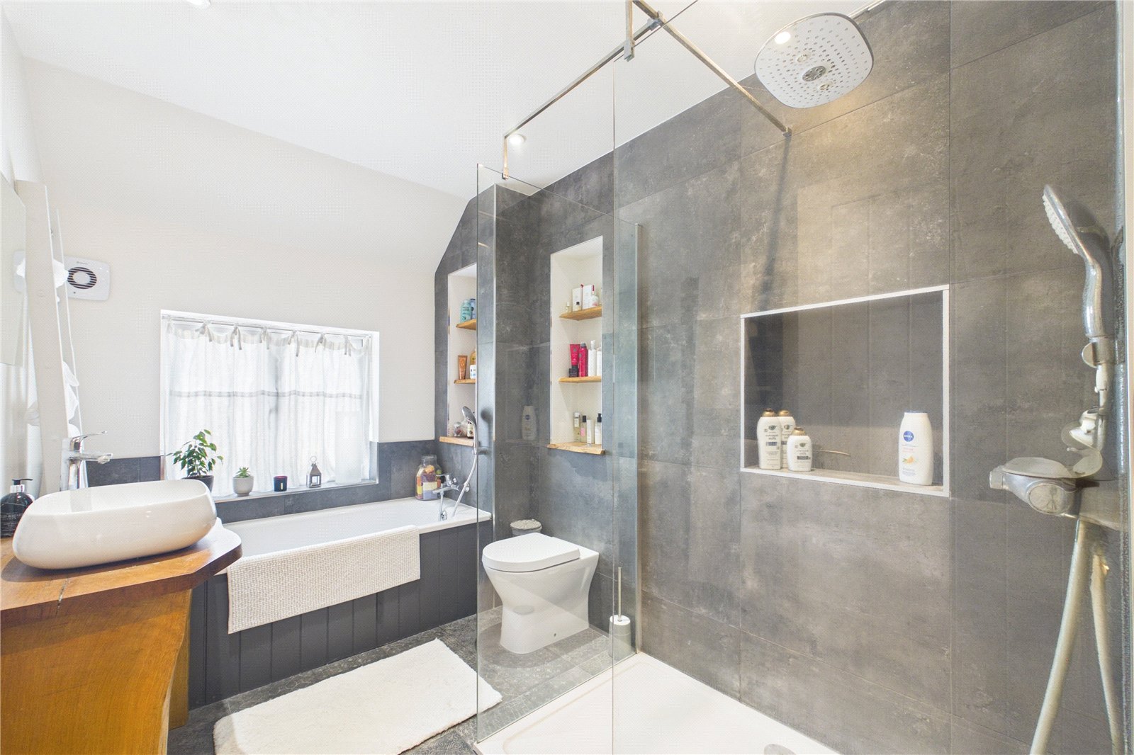 2 bedroom House for sale in Tadley, Hampshire