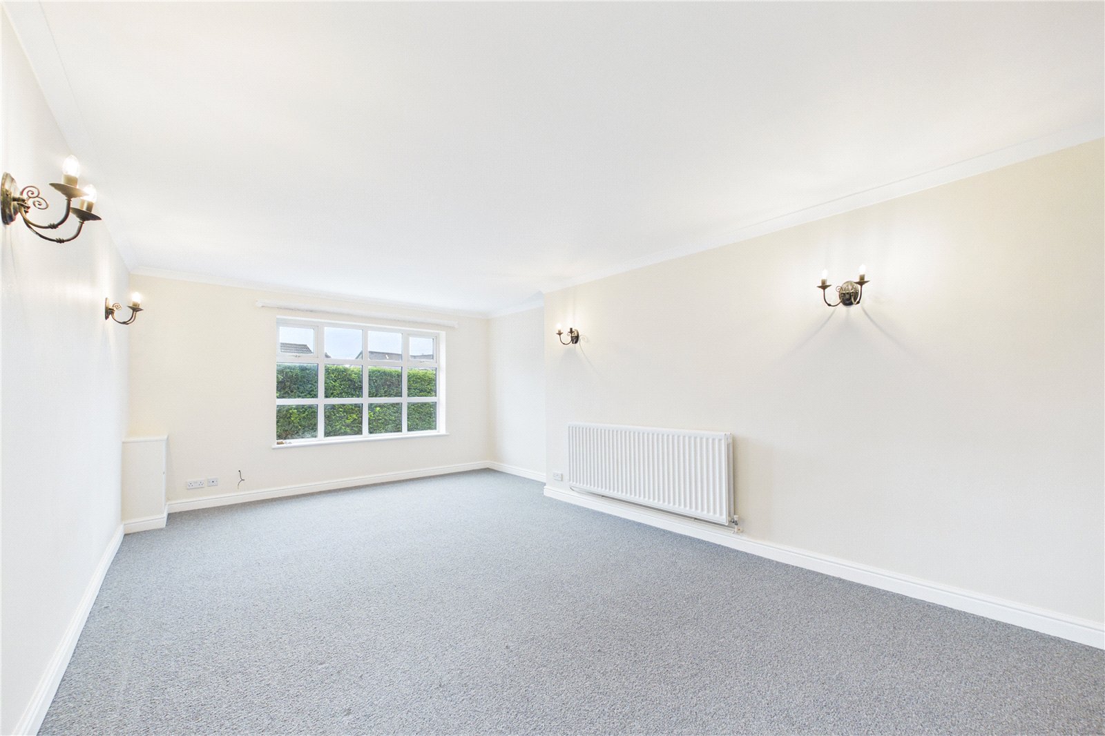 5 bedroom Bungalow to let in Bradfield Southend