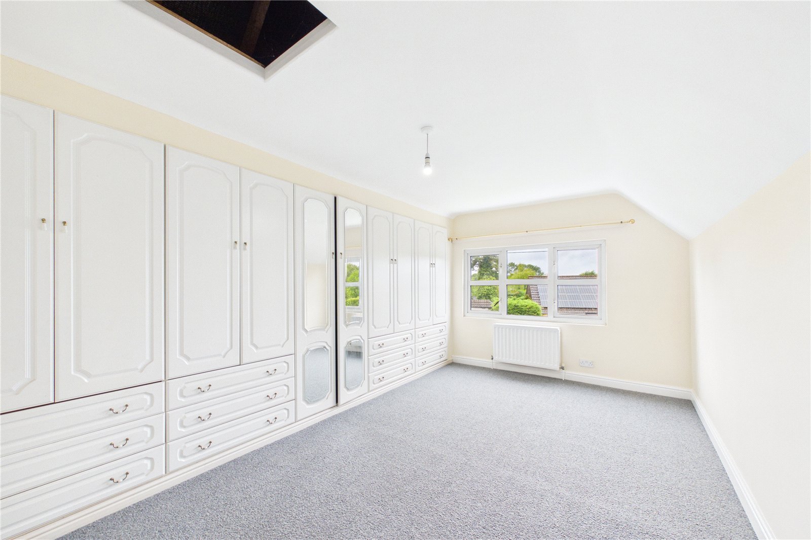 5 bedroom Bungalow to let in Bradfield Southend
