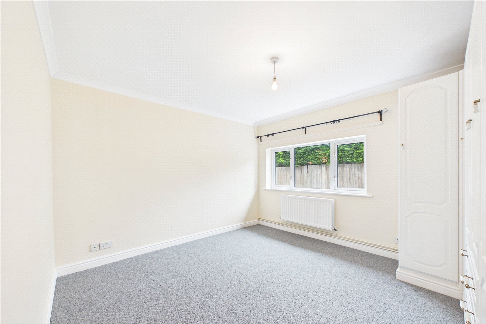 5 bedroom Bungalow to let in Bradfield Southend