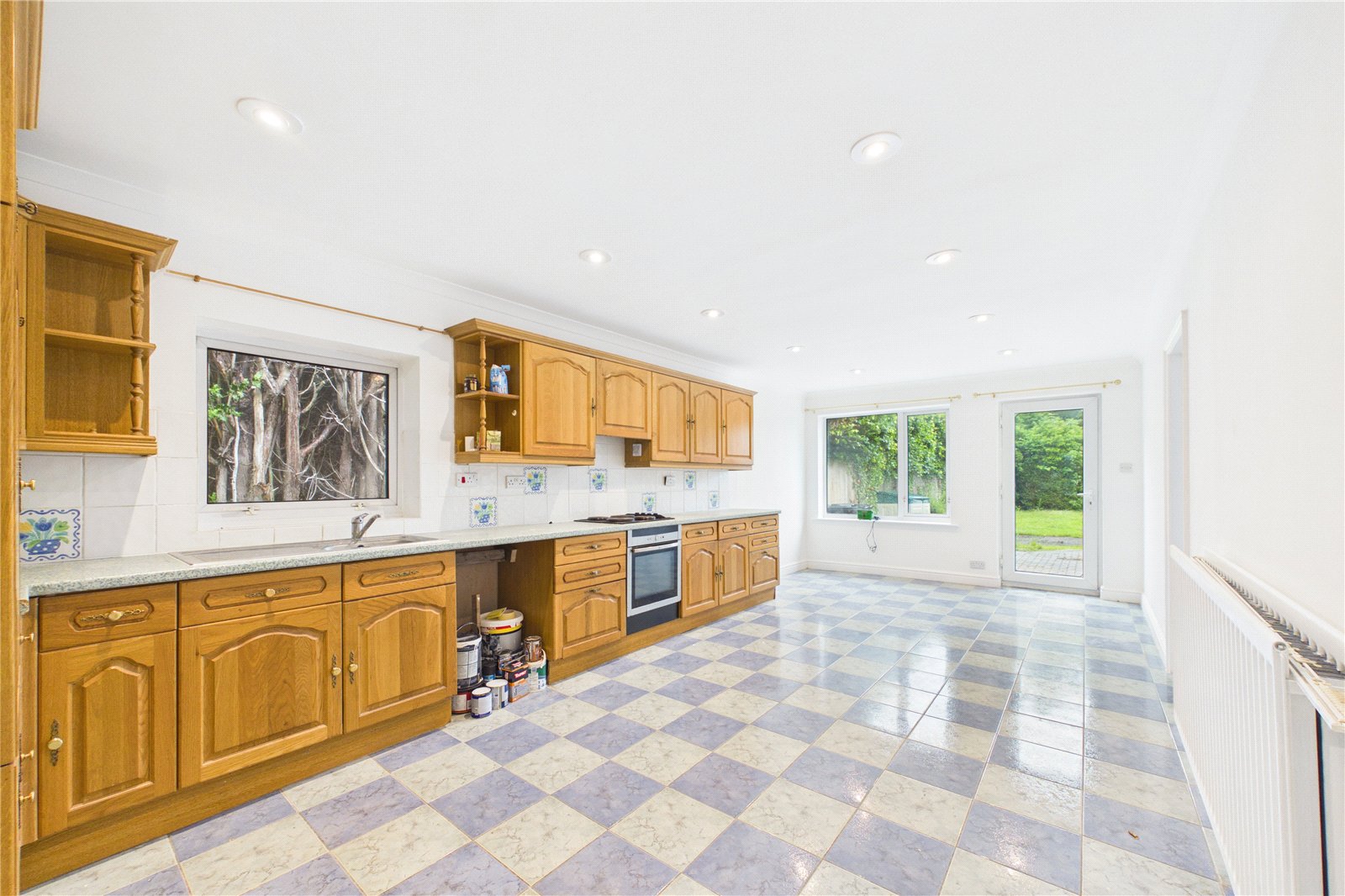 5 bedroom Bungalow to let in Bradfield Southend