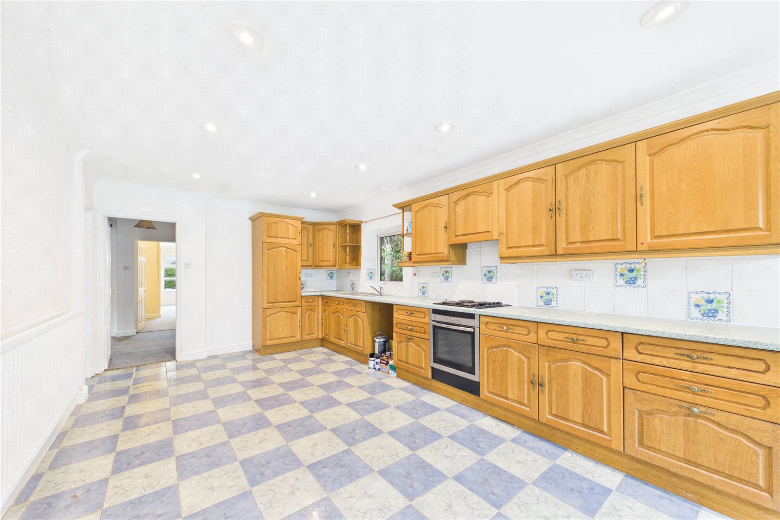 5 bedroom Bungalow to let in Bradfield Southend