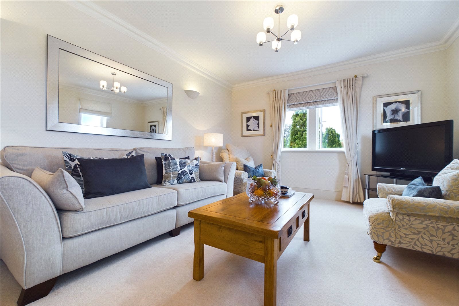 2 bedroom Flat for sale in Upper Woolhampton, Reading