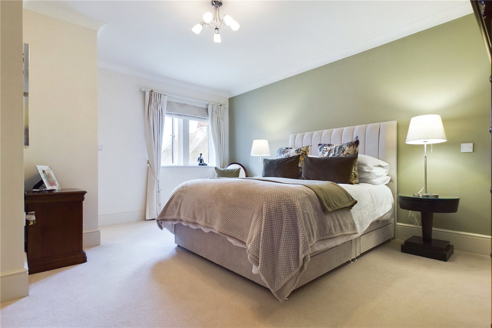2 bedroom Flat for sale in Upper Woolhampton, Reading