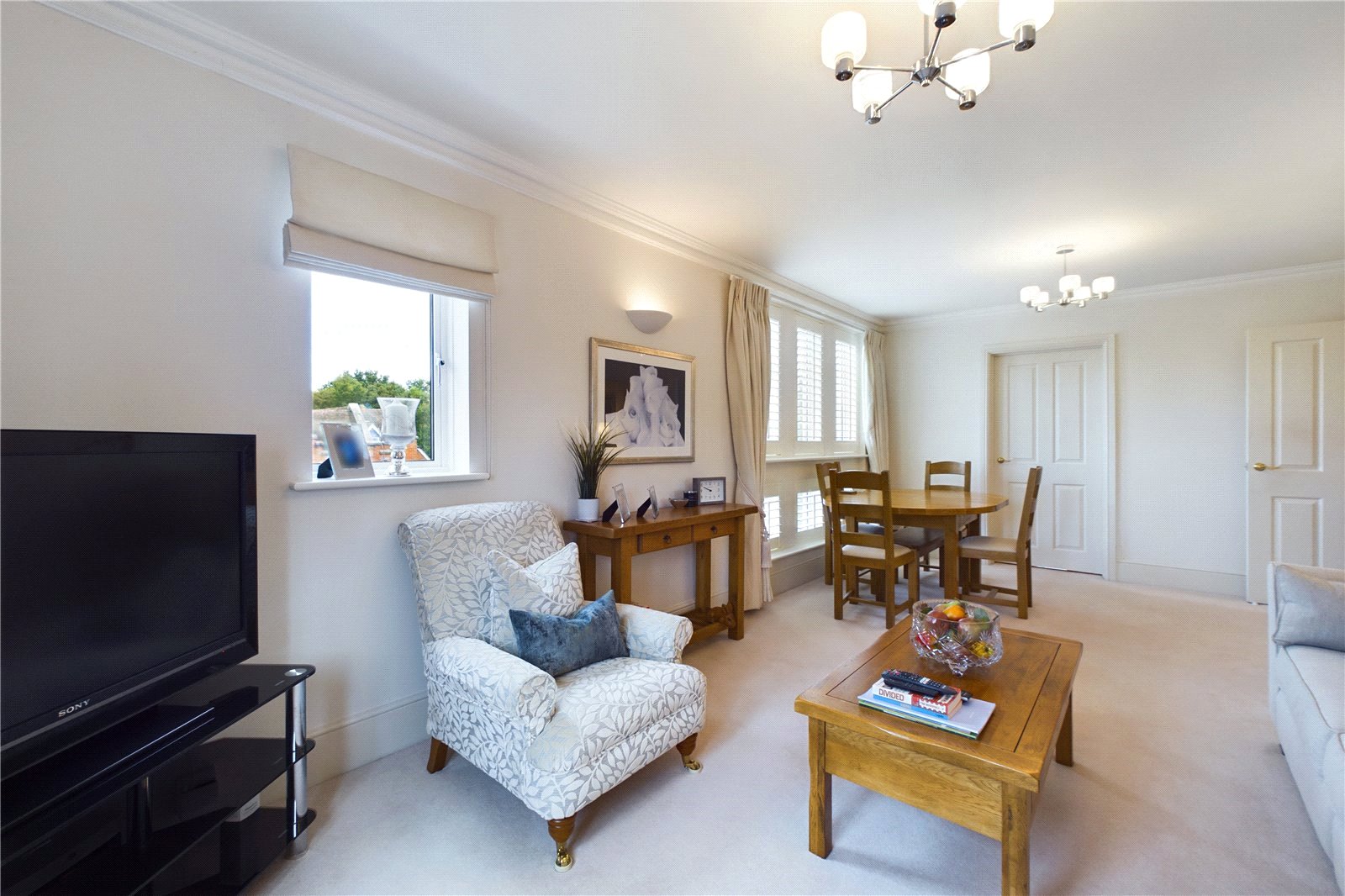 2 bedroom Flat for sale in Upper Woolhampton, Reading