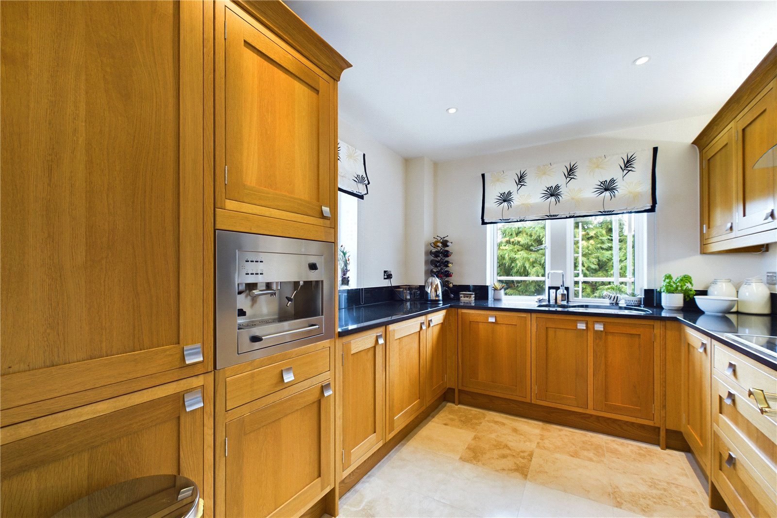 2 bedroom Flat for sale in Upper Woolhampton, Reading